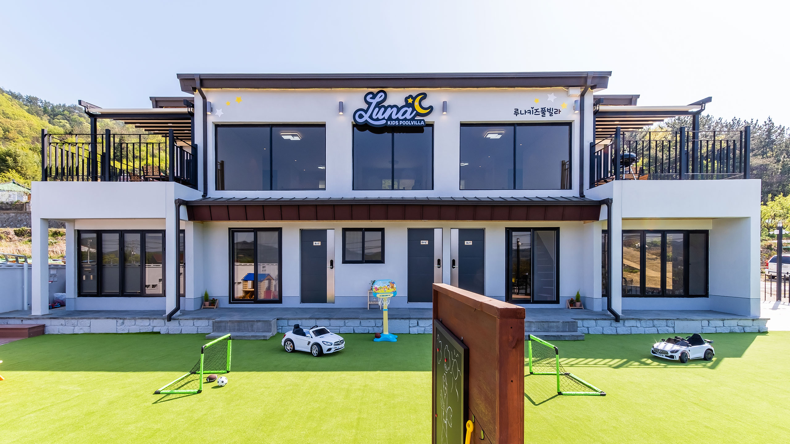 LUNA KIDS POOLVILLA